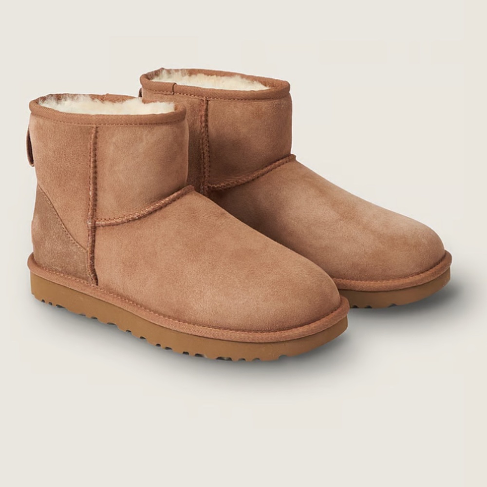 UGG Classic II Mini - Big Kid Size 5